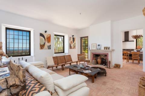 Linda moradia tipo Quinta renovada com 4 quartos e piscina