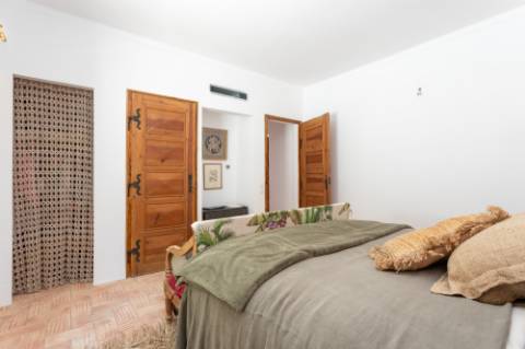 Linda moradia tipo Quinta renovada com 4 quartos e piscina