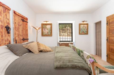 Linda moradia tipo Quinta renovada com 4 quartos e piscina