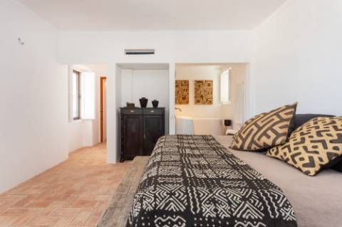 Linda moradia tipo Quinta renovada com 4 quartos e piscina