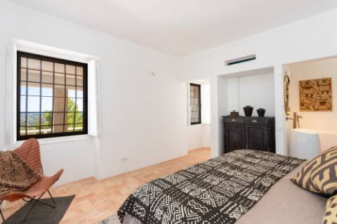 Linda moradia tipo Quinta renovada com 4 quartos e piscina