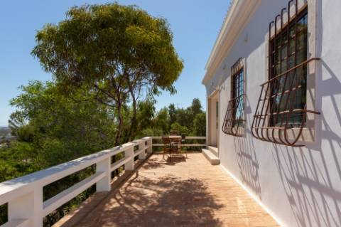 Linda moradia tipo Quinta renovada com 4 quartos e piscina