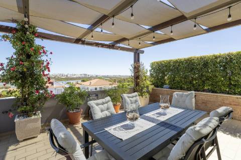 Excepcional apartamento com terraço e vistas deslumbrantes sobre a Ria Formosa