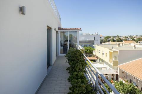 Excepcional apartamento com terraço e vistas deslumbrantes sobre a Ria Formosa