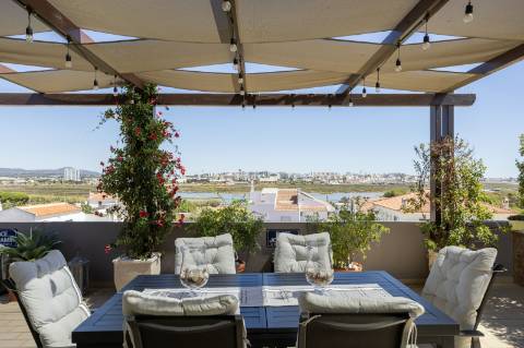 Excepcional apartamento com terraço e vistas deslumbrantes sobre a Ria Formosa