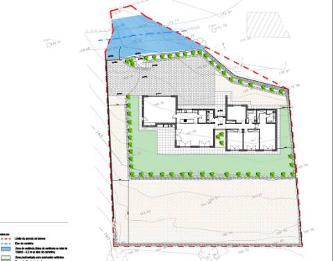 Magnifica moradia V4 contemporânea situado a 10mn de Loulé numa posição dominante e com vistas espetaculares sobre o campo.