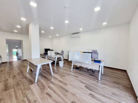 VENDIDA PELA 'TA MAISON DE RÊVE'