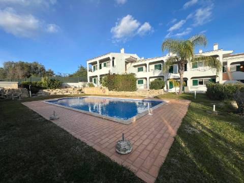 Excelente apartamento 3 quartos com piscina e garagem em Almancil