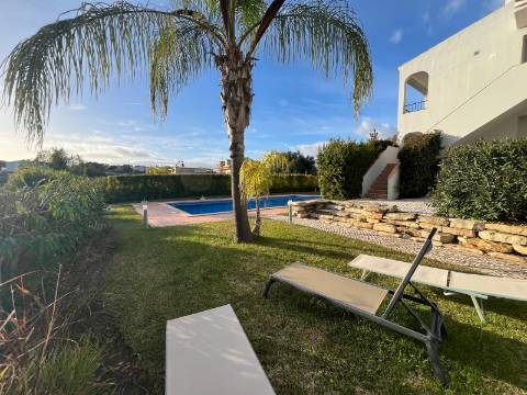 Excelente apartamento 3 quartos com piscina e garagem em Almancil