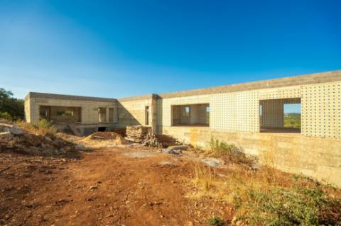 2 Moradias em construção disponíveis para venda no ponto de obra em que se encontram