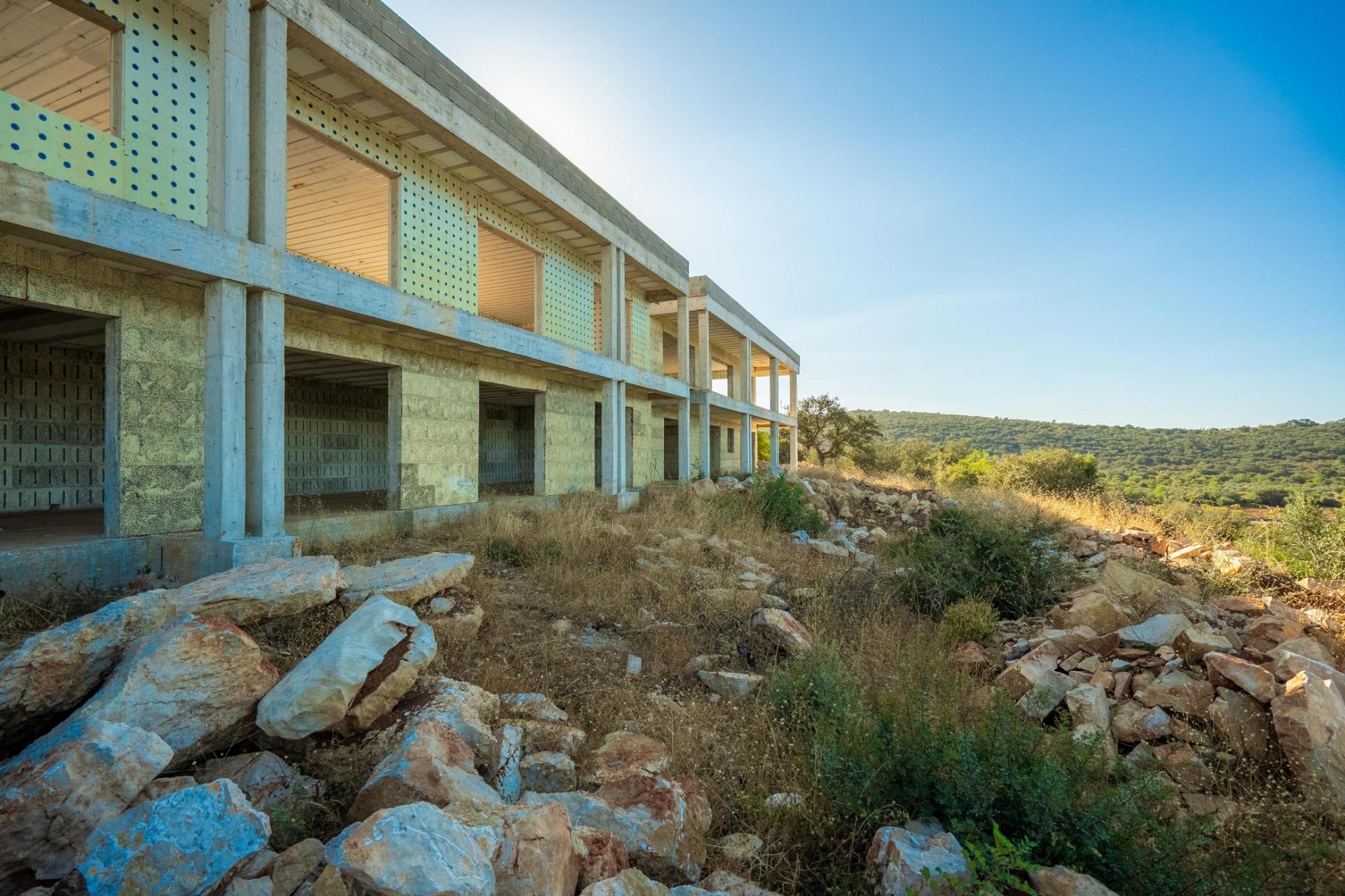 2 Moradias em construção disponíveis para venda no ponto de obra em que se encontram