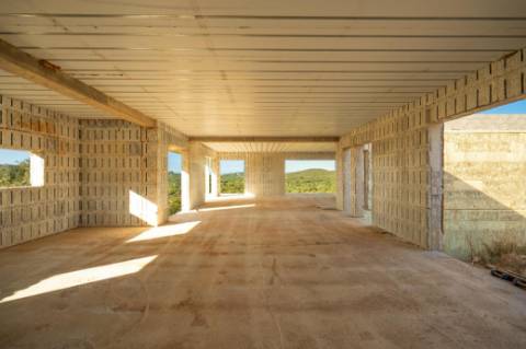 2 Moradias em construção disponíveis para venda no ponto de obra em que se encontram