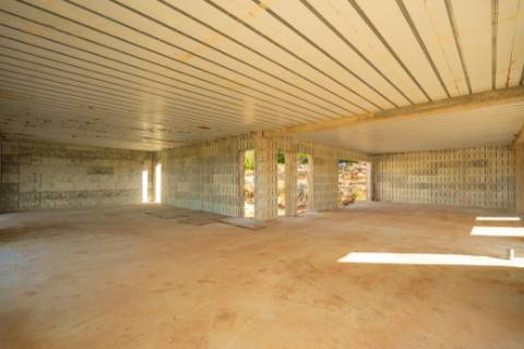 2 Moradias em construção disponíveis para venda no ponto de obra em que se encontram