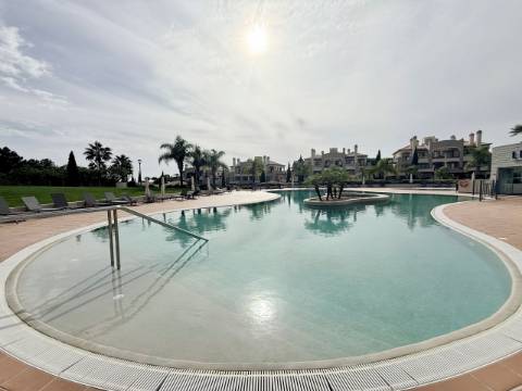 Luxuoso apartamento T2 virado para Sul em Pine Hills, Vilamoura