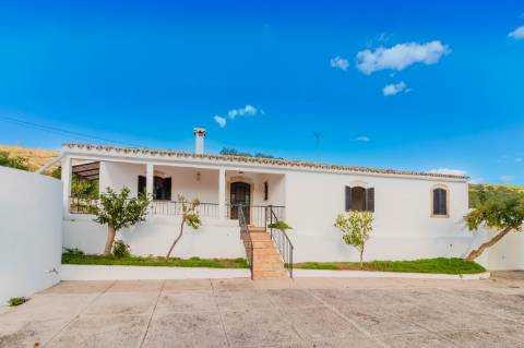 Moradia Tradicional Algarvia com 3 Quartos em Querença