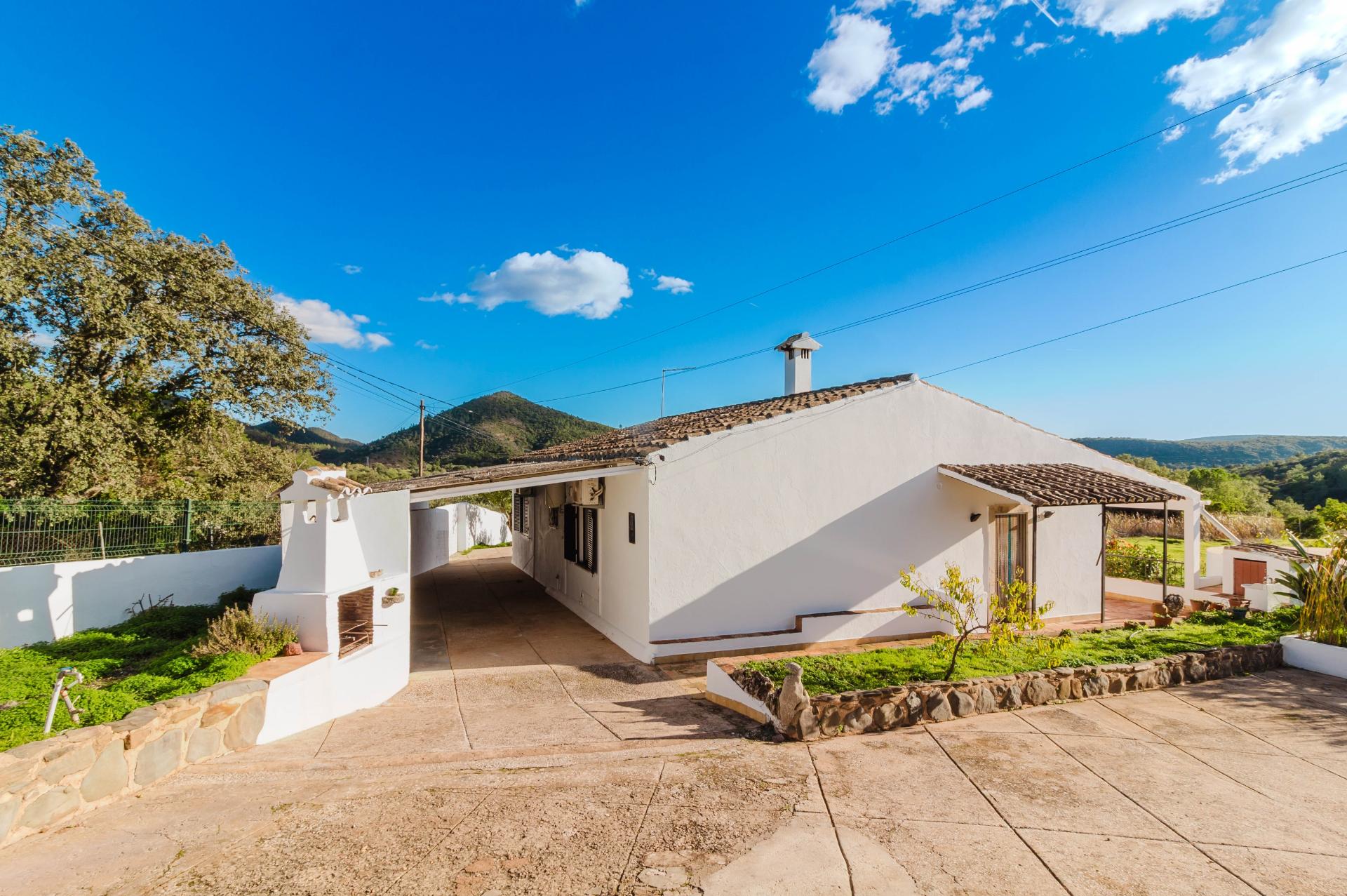 Moradia Tradicional Algarvia com 3 Quartos em Querença