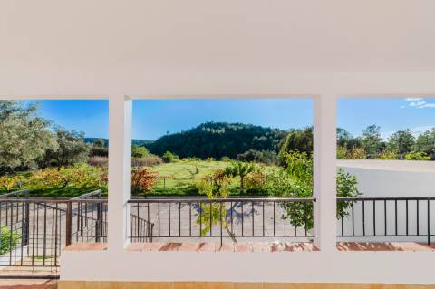 Moradia Tradicional Algarvia com 3 Quartos em Querença