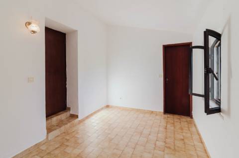 Moradia Tradicional Algarvia com 3 Quartos em Querença