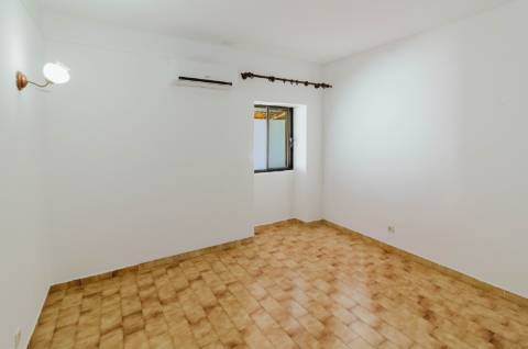 Moradia Tradicional Algarvia com 3 Quartos em Querença