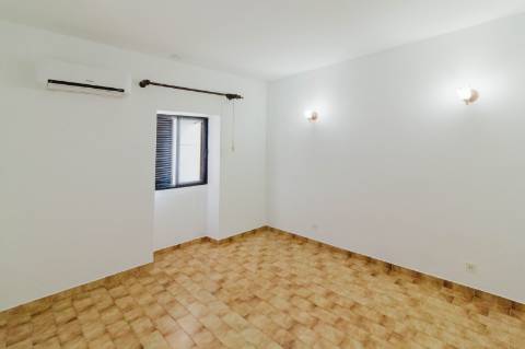 Moradia Tradicional Algarvia com 3 Quartos em Querença