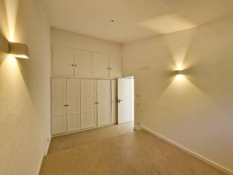 Magnífica Quinta renovada com bom gosto e vista mar.