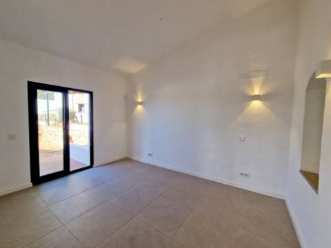 Magnífica Quinta renovada com bom gosto e vista mar.