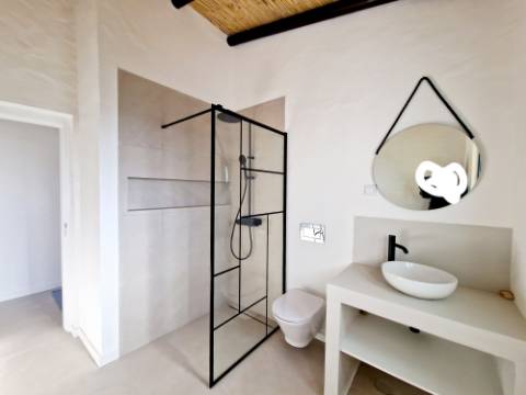 Magnífica Quinta renovada com bom gosto e vista mar.