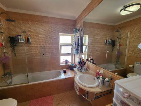 Moradia com 4 quartos Almancil com piscina privativa