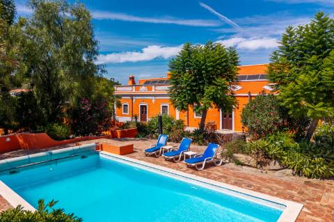 Quinta tradicional 5 quartos+ 2 no anexo+ piscina