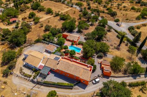 Quinta tradicional 5 quartos+ 2 no anexo+ piscina