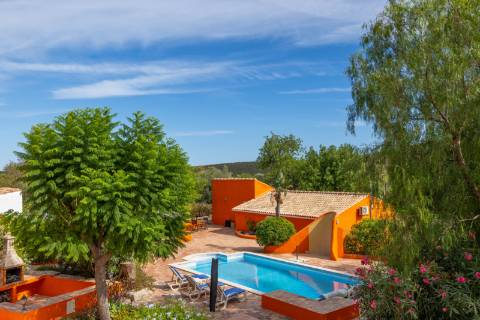 Quinta tradicional 5 quartos+ 2 no anexo+ piscina