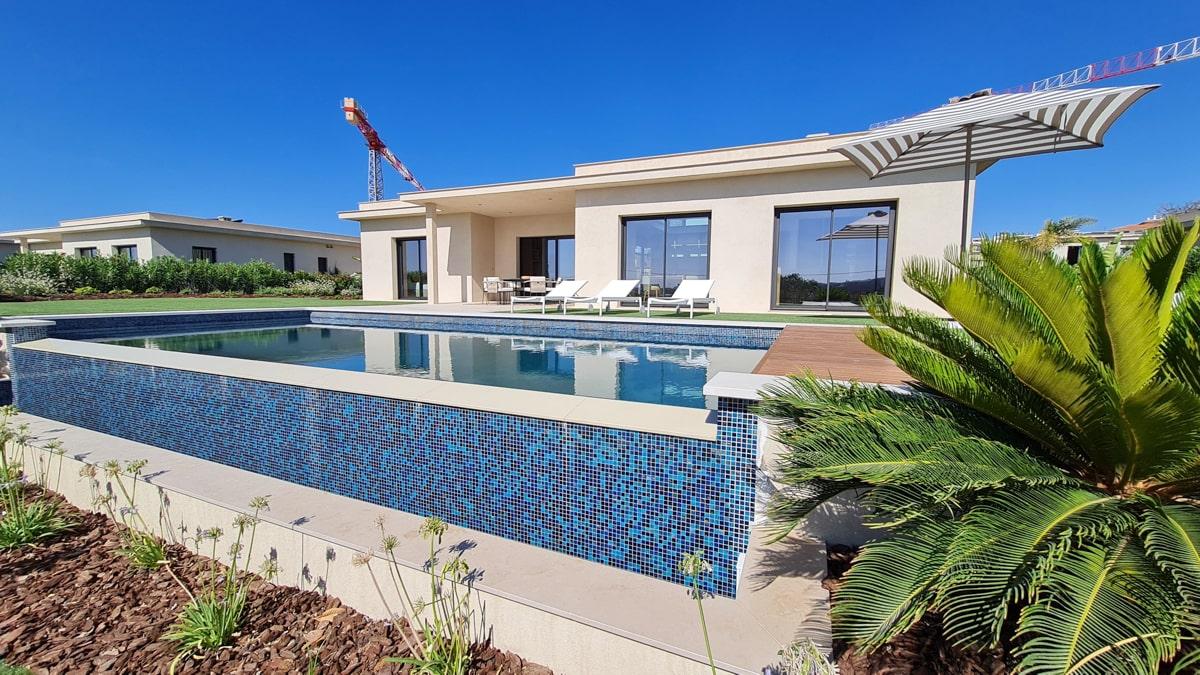 EXCLUSIVIDADE

Revenda de uma Moradia T4 no Montenegro, Faro no condominio Quinta Faro com a melhor vista mar!
