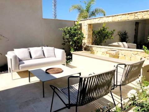 EXCLUSIVIDADE

Revenda de uma Moradia T4 no Montenegro, Faro no condominio Quinta Faro com a melhor vista mar!
