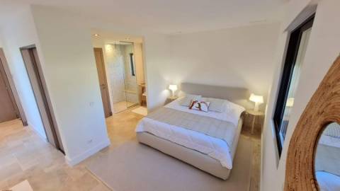 EXCLUSIVIDADE

Revenda de uma Moradia T4 no Montenegro, Faro no condominio Quinta Faro com a melhor vista mar!
