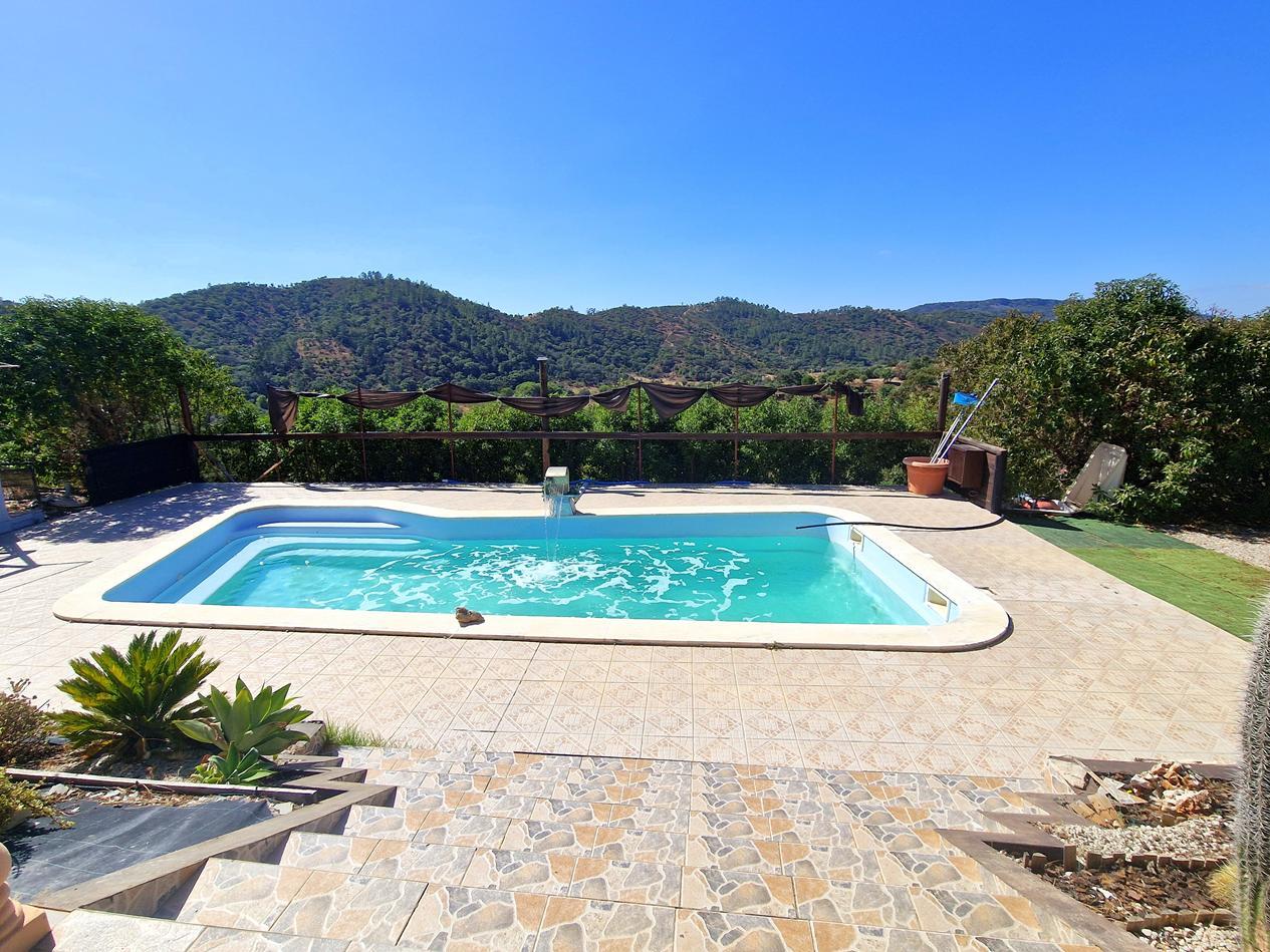 Moradia Espectacular com 5 quartos e piscina!