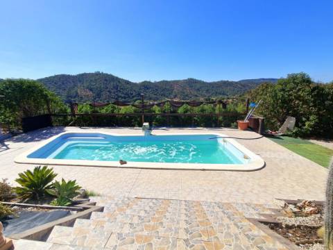 Moradia Espectacular com 5 quartos e piscina!