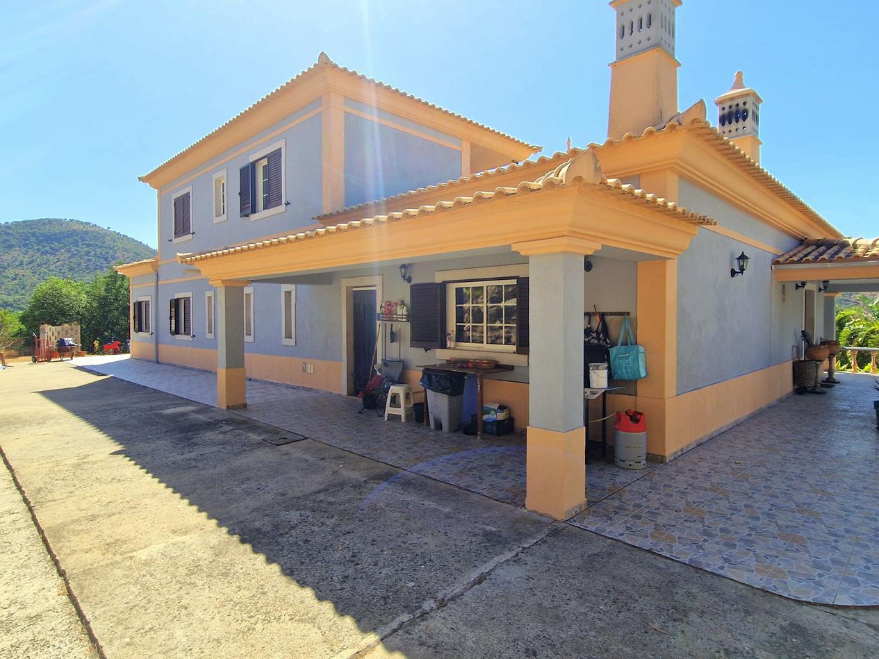 Moradia Espectacular com 5 quartos e piscina!