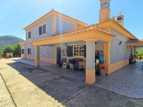 Moradia Espectacular com 5 quartos e piscina!