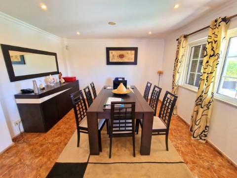 Moradia Espectacular com 5 quartos e piscina!