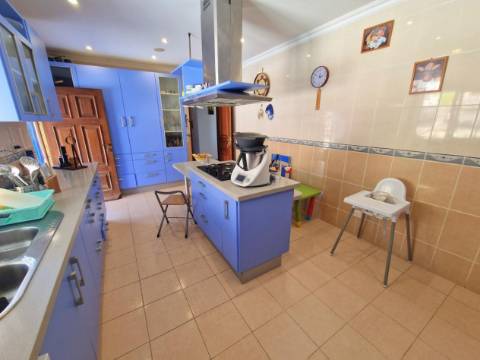 Moradia Espectacular com 5 quartos e piscina!