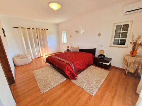 Moradia Espectacular com 5 quartos e piscina!