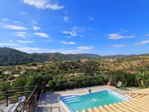 Moradia Espectacular com 5 quartos e piscina!