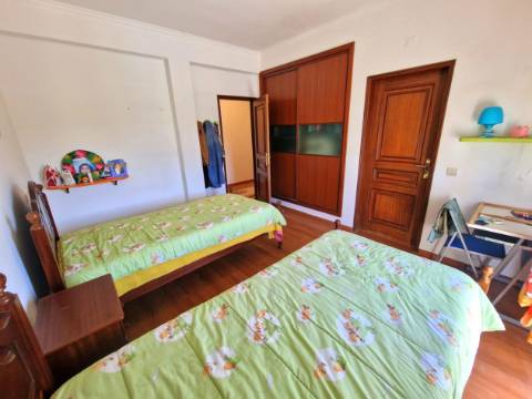 Moradia Espectacular com 5 quartos e piscina!