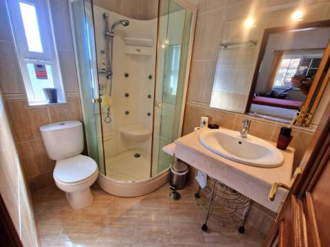 Moradia Espectacular com 5 quartos e piscina!