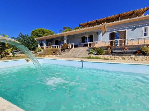 Moradia Espectacular com 5 quartos e piscina!