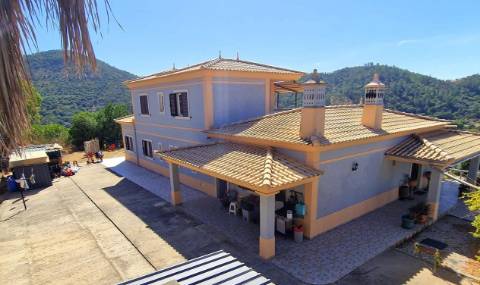 Moradia Espectacular com 5 quartos e piscina!