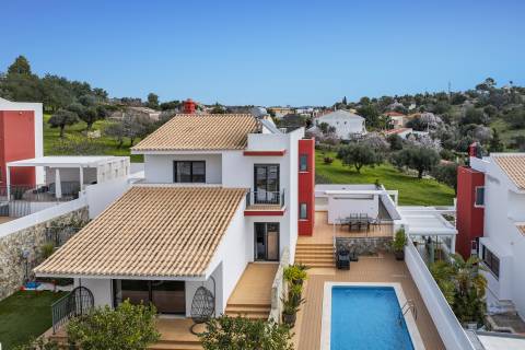 Villa Elegante em Localização Única