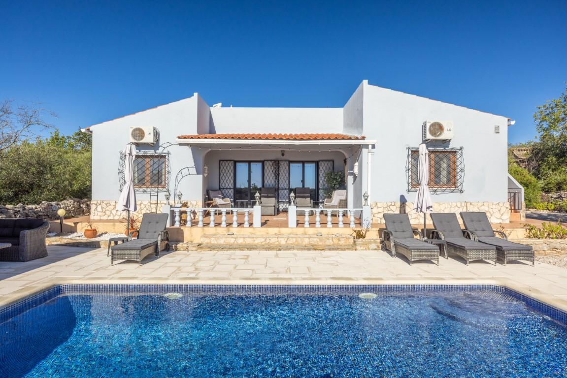 Linda Moradia 3 quartos e piscina