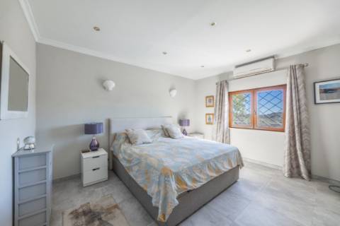 Linda Moradia 3 quartos e piscina