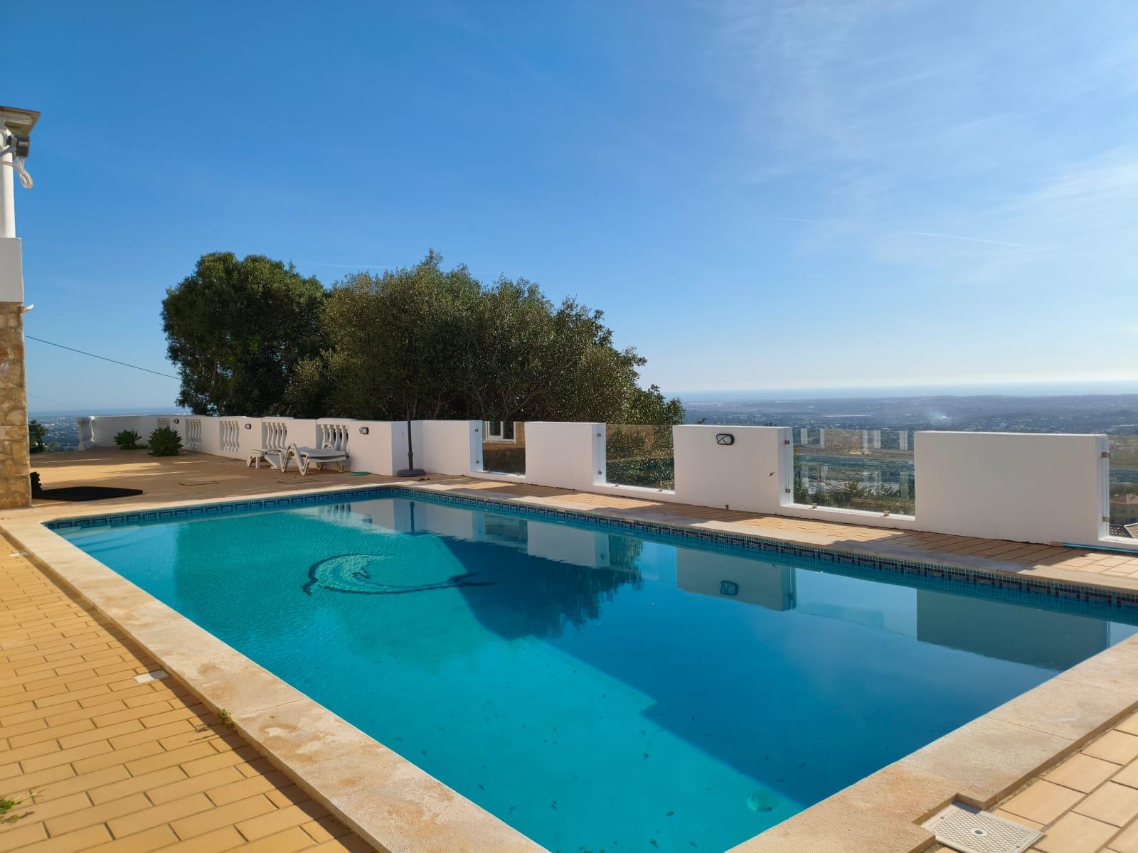 Moradia com vista mar para renovar